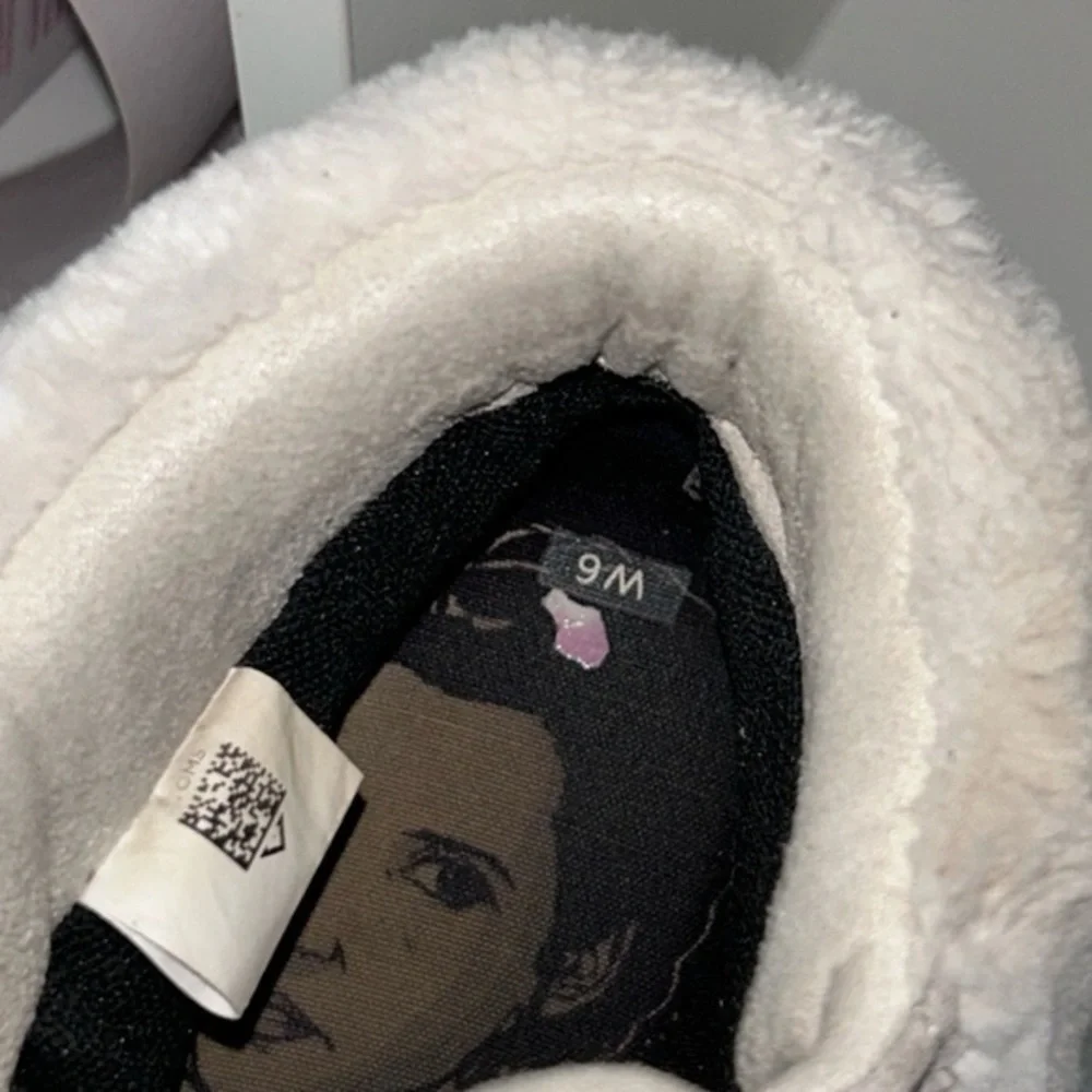 Toms x  stars wars Cream‎ and Gray Winter Boots